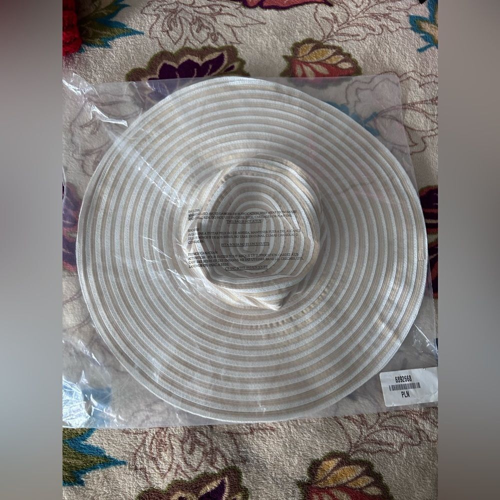 Brand new tags and in original package SETMAR BEACH sun hat beige with white